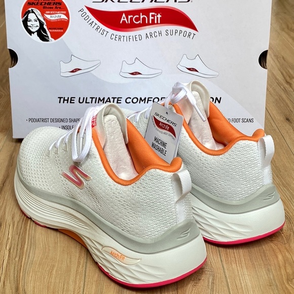 ‼️Last 1‼️Skechers Women's Max Cushioning Arch Fit Walking Sneakers - Picture 10 of 15